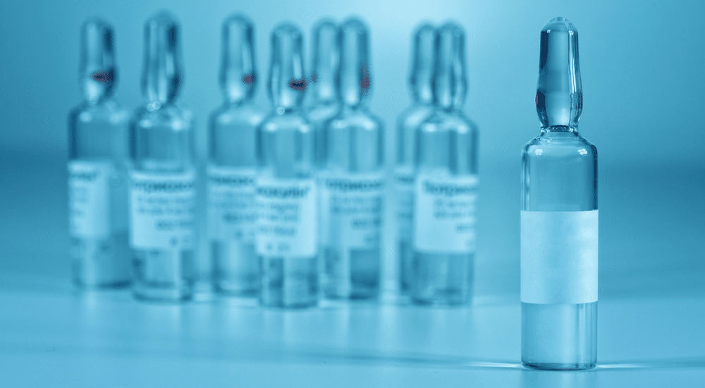 Bouteilles, ampoules avec gros plan de médecine.